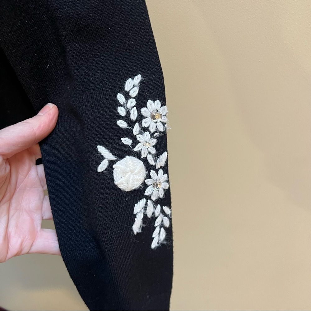 Black cardigan with White Floral Embroidery. Size L - Picture 4 of 6